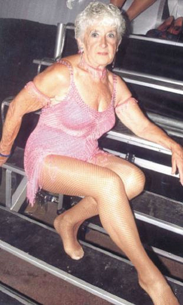 Retro tugging petite grannies